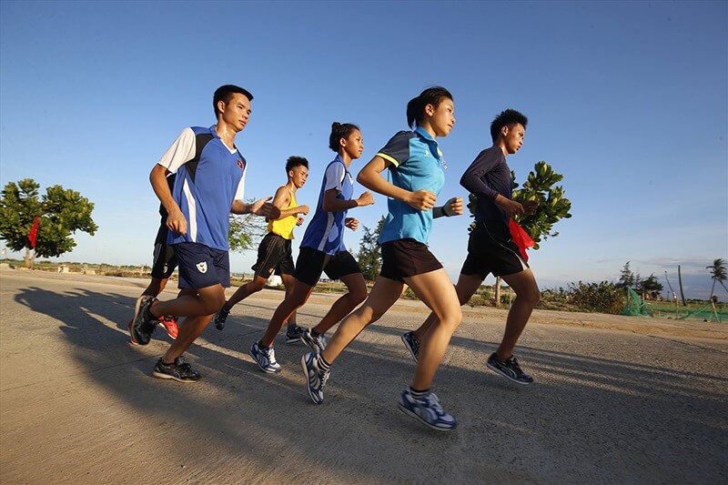 Có đến khoảng 800 vận động viên thi chạy marathon ở khắp mọi nơi trên thế giới vào mỗi năm